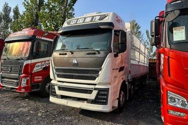 二手中国重汽 HOWO TH7重卡 460马力 8X4 9.5米仓栅式载货车(国六) 前四后八 曼二手载货车 黄牌图片