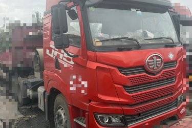 二手青岛解放 JH5重卡 460马力 6X4 牵引车(国六) 双驱 潍柴二手牵引车 黄牌