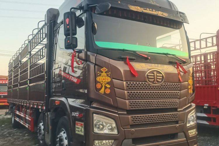 二手青岛解放 320马力 载货车