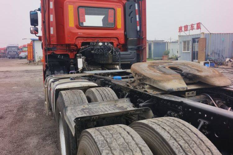 二手青岛解放 510马力 牵引车