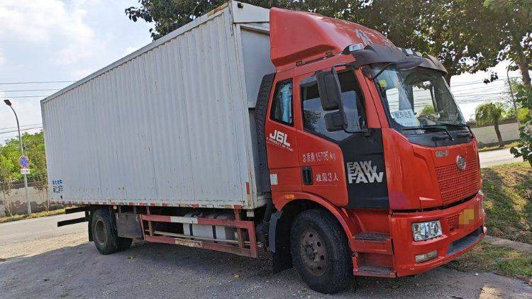 二手一汽解放 180马力 载货车