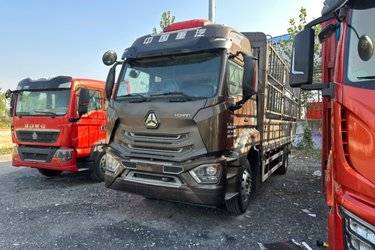 二手中国重汽 豪瀚N5G中卡 240马力 4X2 6.75米仓栅式载货车(国五) 单桥 曼二手载货车 黄牌