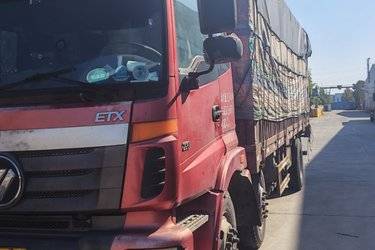 二手福田 欧曼ETX 5系重卡 220马力 6X2 7米仓栅式载货车(国五) 前四后四 福田康明斯二手载货车 黄牌