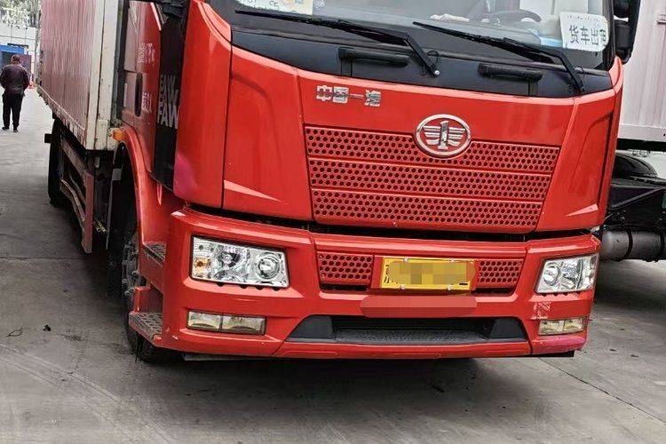 二手一汽解放 180马力 载货车