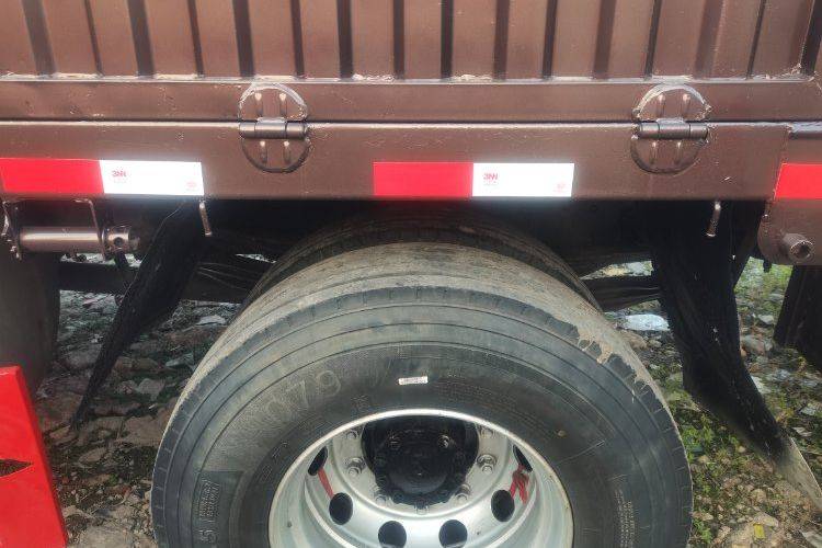 二手青岛解放 320马力 载货车