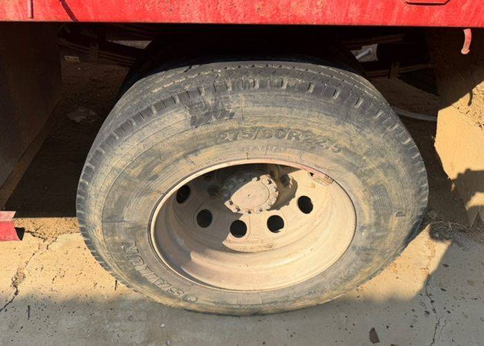 二手一汽解放 180马力 载货车