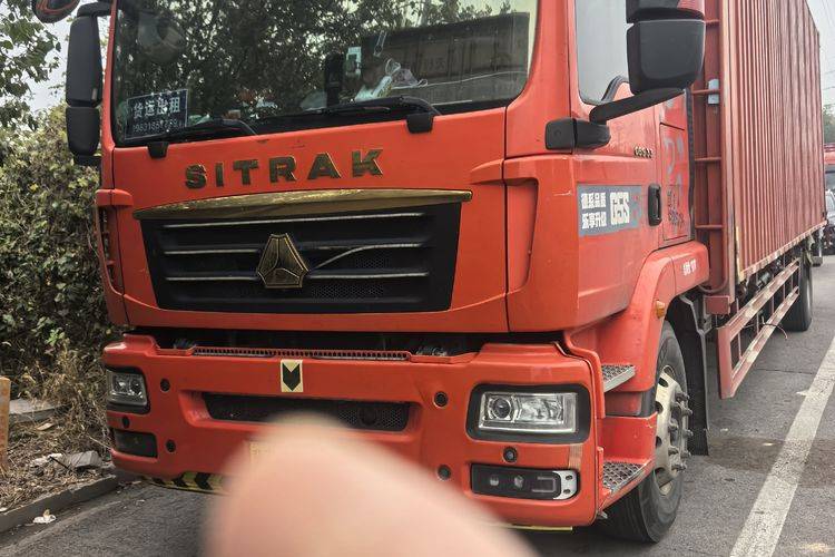 二手重汽汕德卡 330马力 载货车
