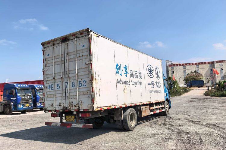 二手一汽解放 180马力 载货车
