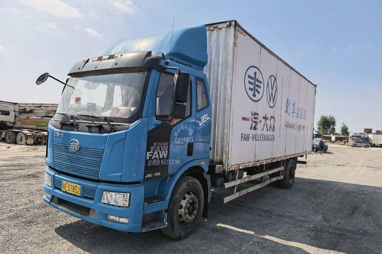 二手一汽解放 180马力 载货车