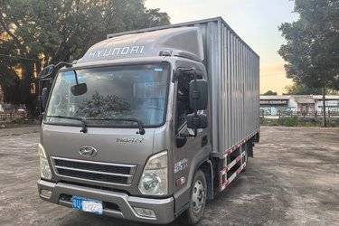 二手现代商用车 盛图H3 129马力 4.12米单排厢式轻卡(国五) 单桥 福田康明斯二手载货车 蓝牌
