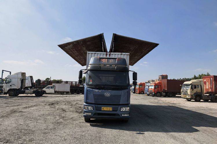 二手一汽解放 260马力 载货车