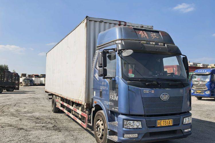 二手一汽解放 260马力 载货车