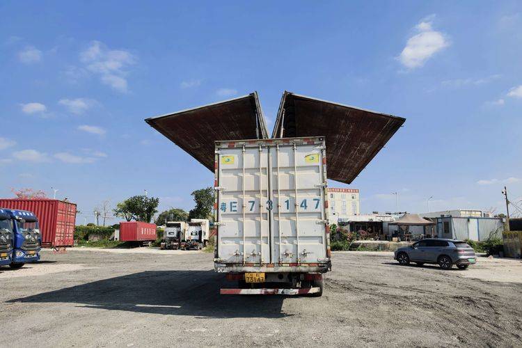 二手一汽解放 260马力 载货车