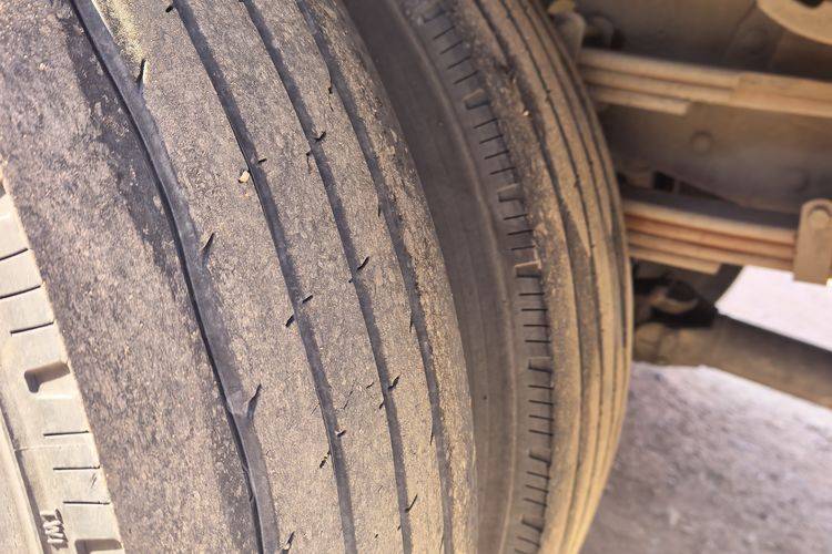 二手一汽解放 240马力 载货车