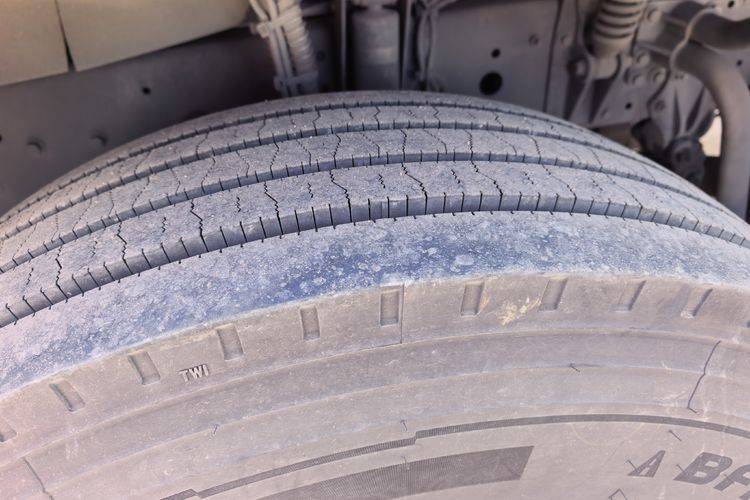 二手一汽解放 240马力 载货车