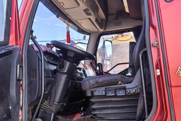 二手一汽解放 240马力 载货车