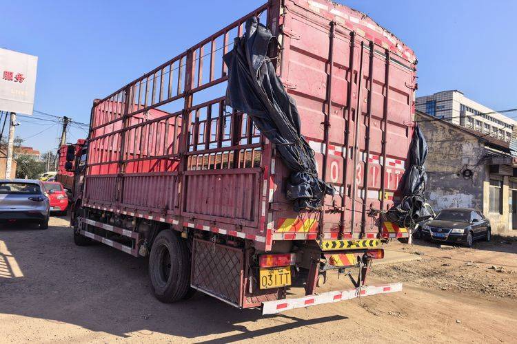 二手一汽解放 240马力 载货车