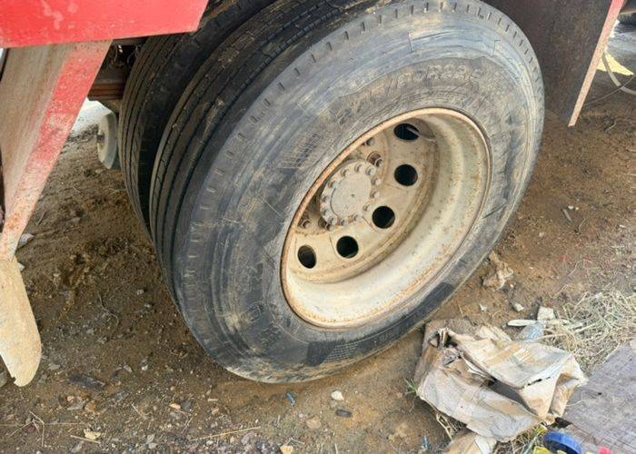 二手一汽解放 180马力 载货车