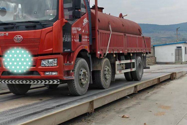 一汽解放 260马力 载货车