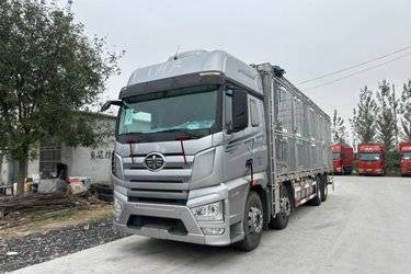 二手畜禽运输车 一汽解放 解放J6P 560 9.6 8X4