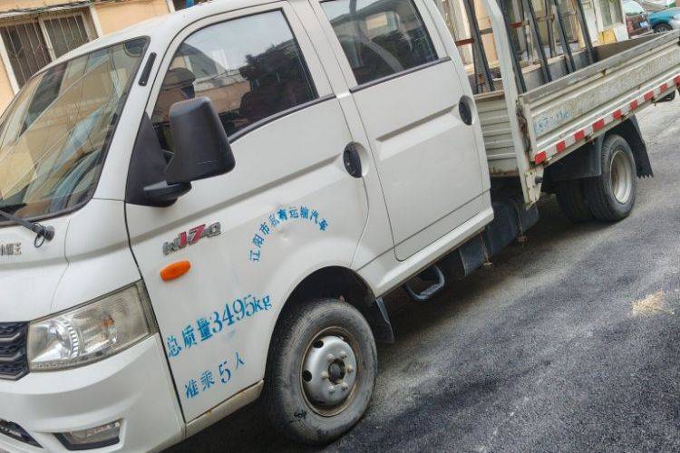 二手东风小霸王 113马力 载货车
