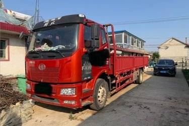 二手一汽解放 J6L中卡 180马力 4X2 6.75米栏板载货车(国五) 单桥 大柴二手载货车 黄牌