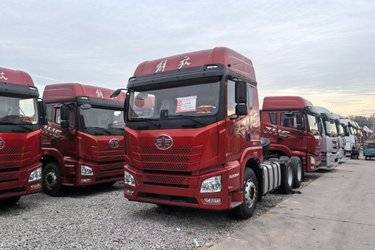 二手青岛解放 JH6重卡 520马力 6×4 自动挡牵引车(国六) 双驱 潍柴二手牵引车 黄牌