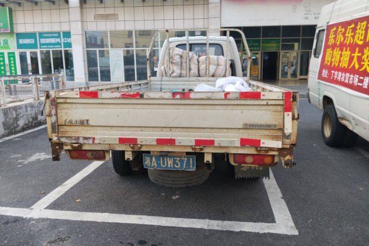 二手东风小霸王 113马力 载货车