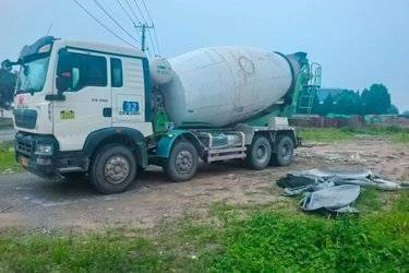 二手中国重汽 HOWO TX5 340马力 8X4 7.9方混凝土搅拌车(润宇达牌)(国五) 前四后八 潍柴二手搅拌车