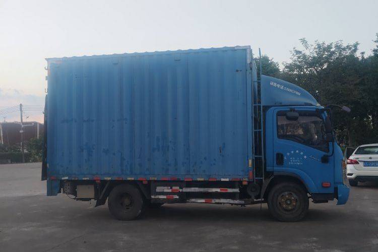 二手大运轻卡 130马力 载货车