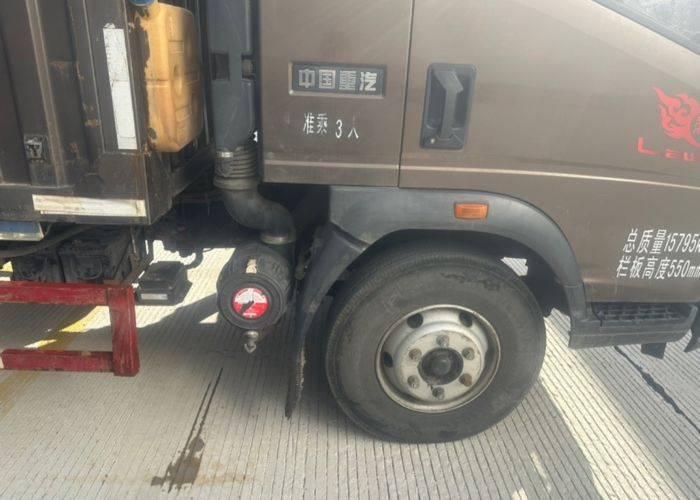 二手重汽HOWO轻卡 180马力 载货车