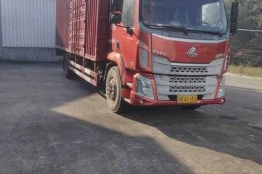 二手东风柳汽 乘龙M3中卡 180马力 4X2 7.65米厢式载货车(国五) 单桥 东风二手载货车 黄牌
