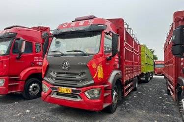 二手中国重汽 豪瀚N5G中卡 240马力 4X2 6.75米仓栅式载货车(国五) 单桥 曼二手载货车 黄牌图片