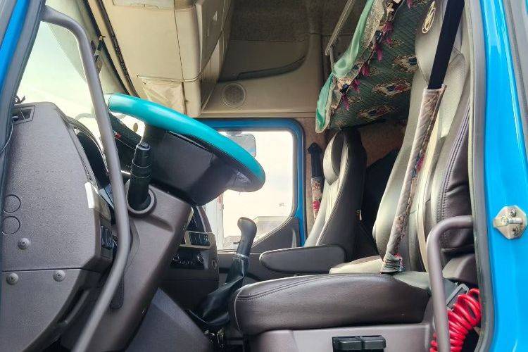 二手东风柳汽乘龙 245马力 载货车