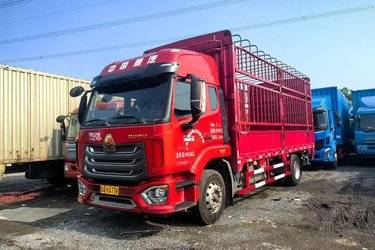 二手中国重汽 豪沃NX中卡 240马力 4X2 6.75米仓栅式载货车(国六) 单桥 潍柴二手载货车 黄牌