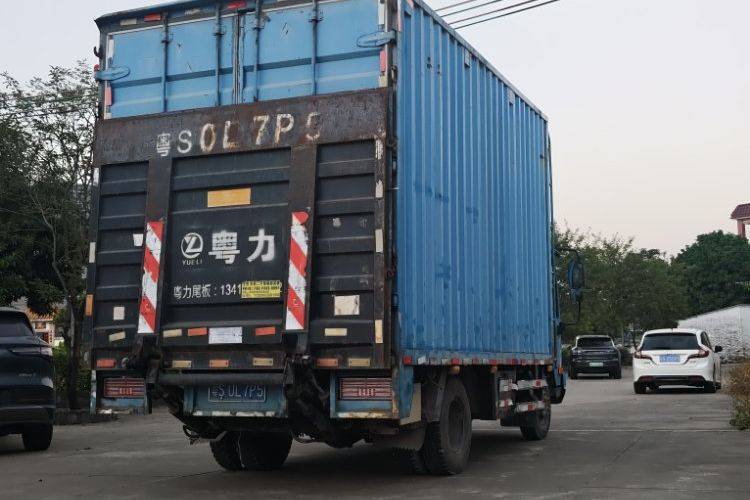 二手大运轻卡 130马力 载货车