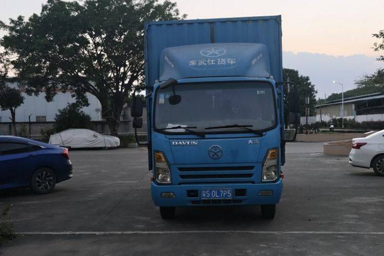 二手大运轻卡 130马力 载货车