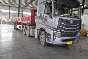 二手中国重汽 HOWO Max重卡 基础款 540马力 6X4牵引车(国六) 双驱 曼二手牵引车 黄牌图片