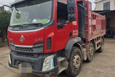 二手东风柳汽 新乘龙M3 220马力 6X2 4.8米自卸车(国五) 前四后四 玉柴二手自卸车 黄牌