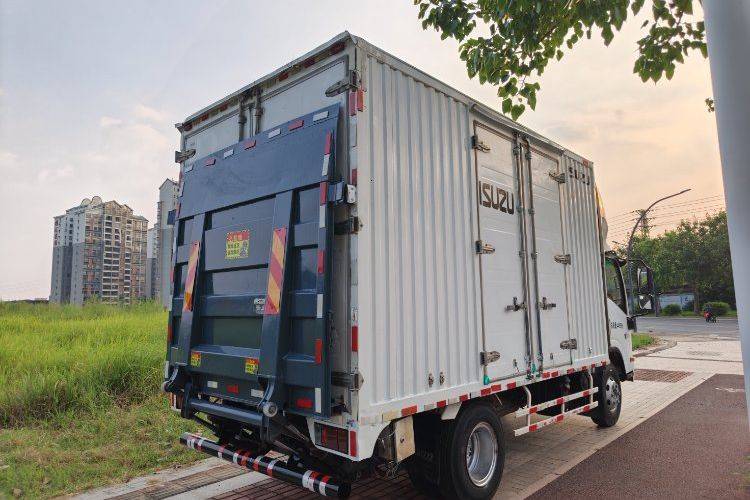 二手庆铃五十铃 120马力 载货车
