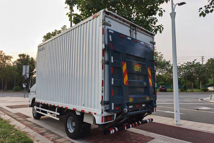 二手庆铃五十铃 120马力 载货车