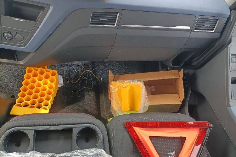 二手一汽解放 240马力 载货车