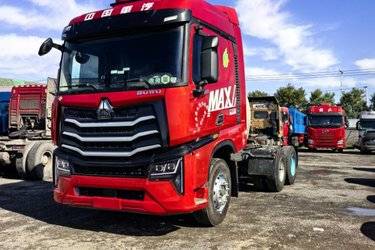 二手中国重汽 HOWO Max重卡 轻奢版 480马力 6X4 LNG牵引车(国六) 双驱 潍柴二手牵引车 黄牌