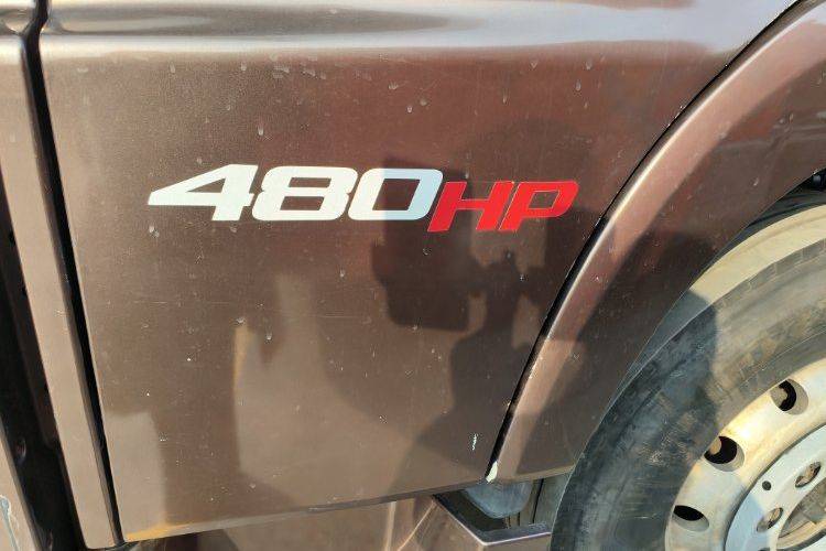二手青岛解放 480马力 牵引车