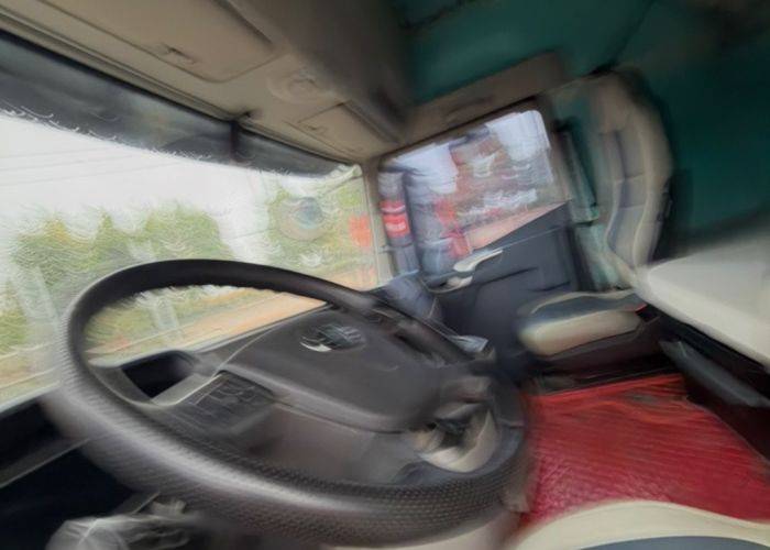 二手青岛解放 580马力 载货车