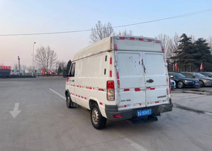 二手依维柯 129马力 封闭货车