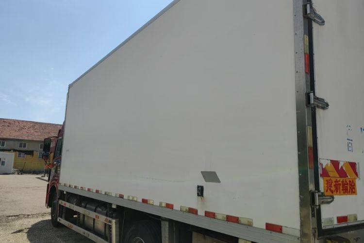 二手青岛解放 260马力 专用车