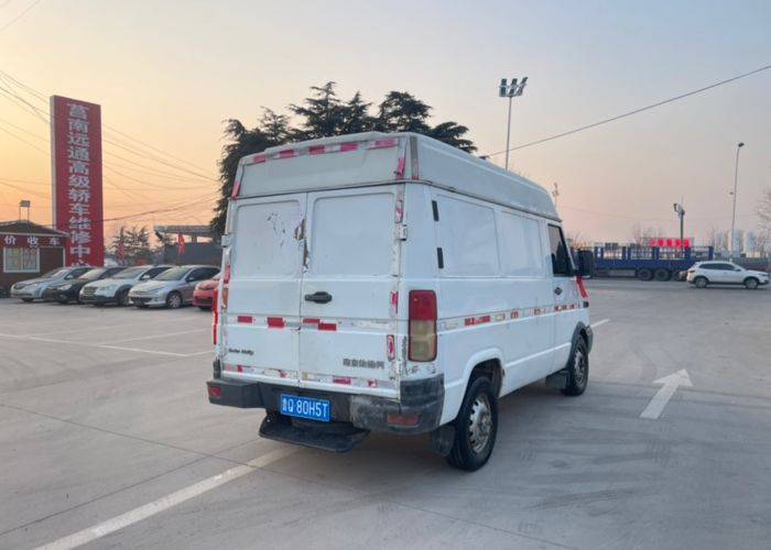 二手依维柯 129马力 封闭货车