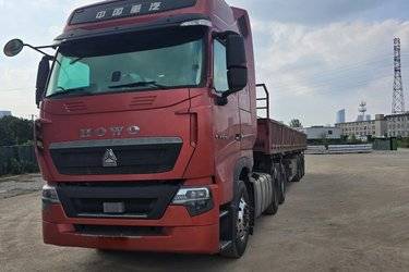 二手中国重汽 HOWO T7H重卡 460马力 6X4牵引车(12挡)(国五) 双驱 曼二手牵引车 黄牌