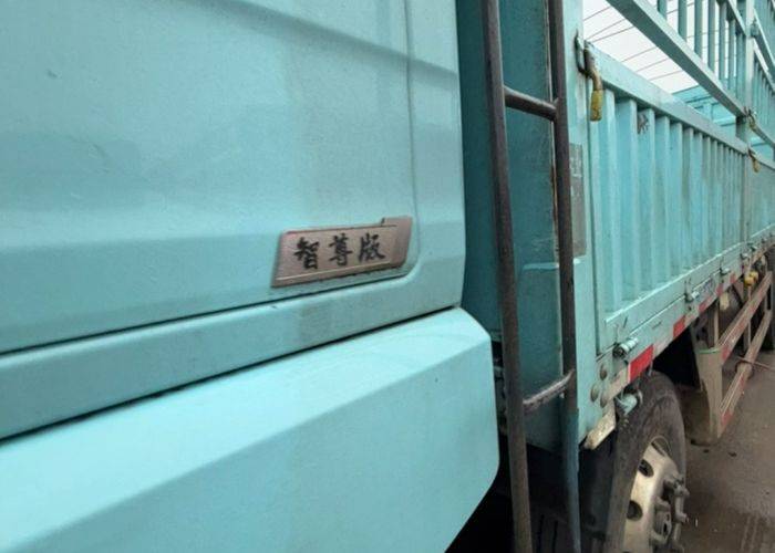 二手青岛解放 580马力 载货车